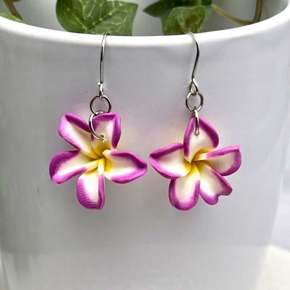 💗Small Plumeria Dangle Earrings
